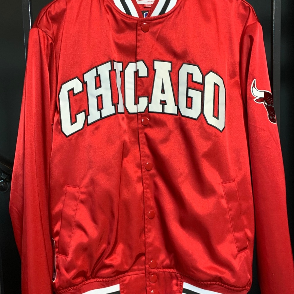 Mitchell & Ness “CHICAGO” Bulls Satin Jacket.